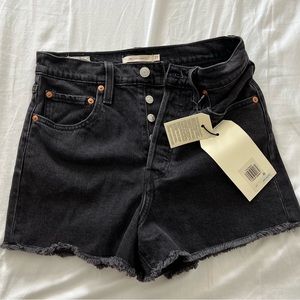 Levi’s Ribcage Jean Shorts new with tags